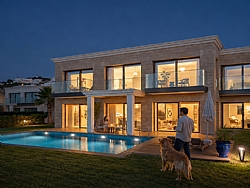 MAV� ARYA, BODRUM'DA D�RT MEVS�M YA�AM SUNUYOR